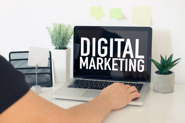 Estrategias de marketing digital B2C para empresas en Colombia redes sociales Google Ads