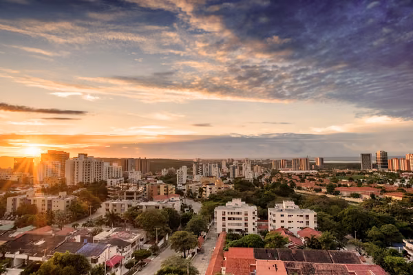 Atardecer sobre el skyline de Barranquilla, agencia de marketing digital Since