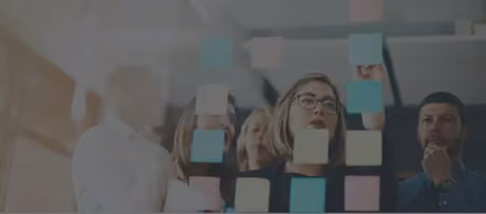 Estrategias de marketing digital efectivas para 2026 ilustradas con gráficos de crecimiento